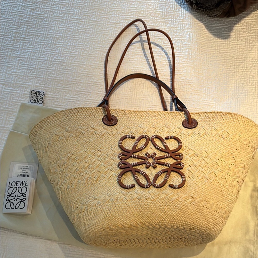 Medium Anagram Basket bag in iraca palm and calfskin.